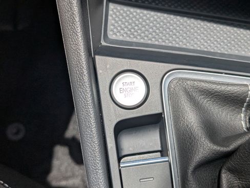 Used 2025 Volkswagen Jetta SE w/ Sunroof Package FWD image 33