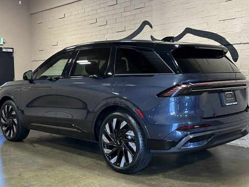 Used 2024 Lincoln Nautilus Reserve w/ Equipment Group 202A image 7