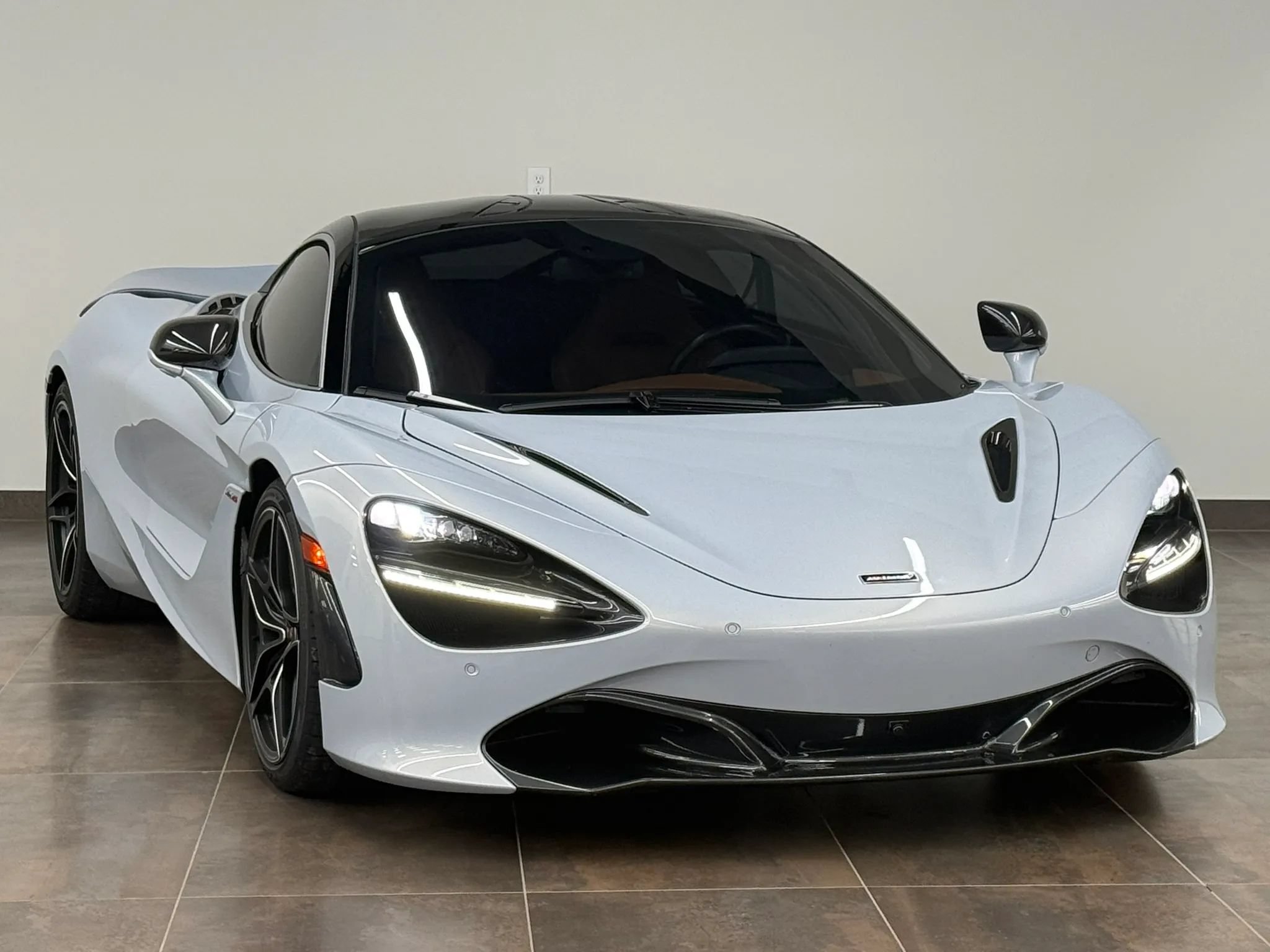 Used 2018 McLaren 720S RWD image 15
