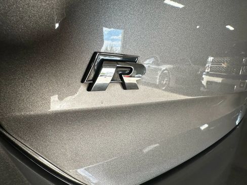 Used 2016 Volkswagen Golf R 4-Door image 40