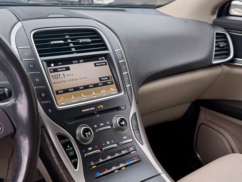 Used 2017 Lincoln MKX Reserve w/ Driver Assistance Package image 22