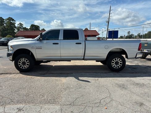 Used 2018 RAM 2500 Tradesman w/ Chrome Appearance Group AWD/4WD image 3
