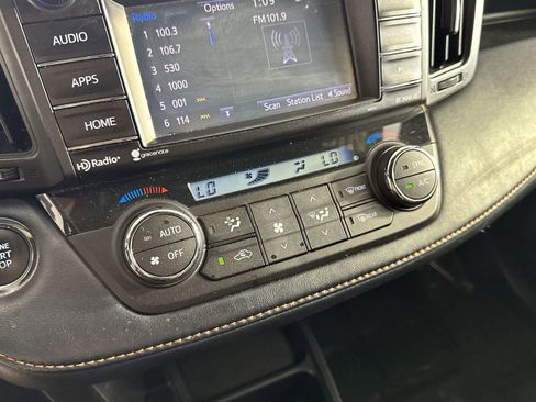 Used 2018 Toyota RAV4 SE w/ Power Extra Value Package FWD image 19