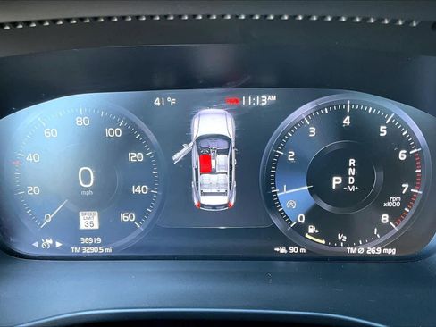 Used 2019 Volvo XC40 T4 Momentum image 23