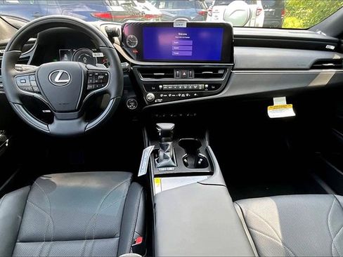 New 2025 Lexus ES 300h w/ Luxury Package image 5