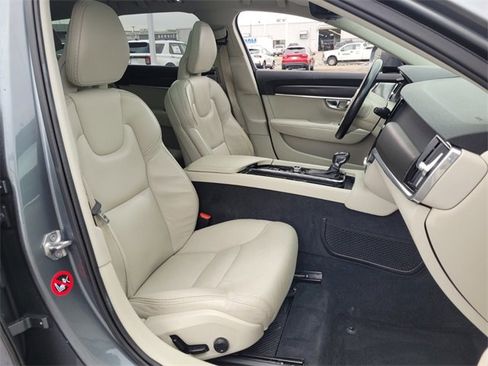 Used 2017 Volvo V90 T6 Cross Country image 15