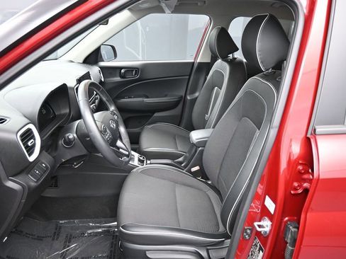 Certified 2023 Hyundai Venue Limited w/ Cargo Package FWD image 18