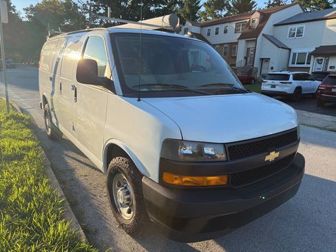 Used 2019 Chevrolet Express 2500 w/ Driver Convenience Package RWD image 4