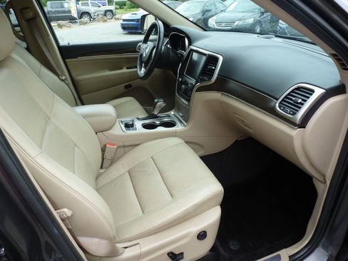 Used 2017 Jeep Grand Cherokee Limited w/ Luxury Group II AWD/4WD image 33