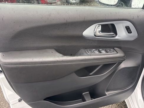 New 2026 Chrysler Pacifica Limited AWD/4WD image 18