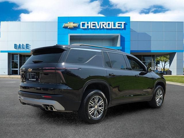 Used 2025 Chevrolet Traverse LT FWD image 3