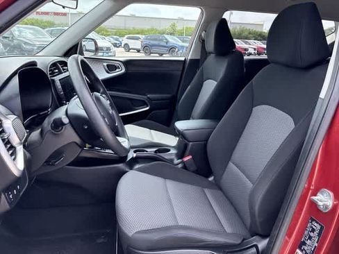 Used 2024 Kia Soul LX w/ Option Group 015 FWD image 17