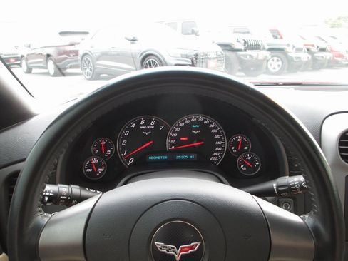 Used 2006 Chevrolet Corvette Convertible w/ Preferred Equipment Group image 22