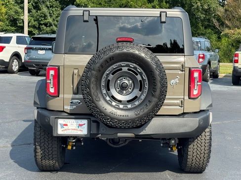 New 2025 Ford Bronco Outer Banks w/ Sasquatch Package image 17