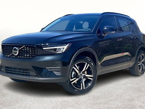 New 2026 Volvo XC40 B5 Core image 2