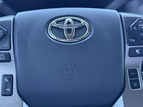 Used 2020 Toyota Tacoma SR5 image 18