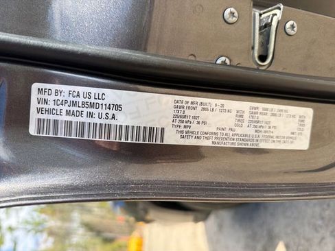 Used 2021 Jeep Cherokee Latitude Plus w/ Sun & Sound Group AWD/4WD image 33