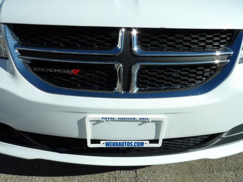 Used 2017 Dodge Grand Caravan SE w/ Power Window Group image 4