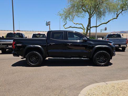 Used 2025 Chevrolet Colorado Trail Boss AWD/4WD image 4