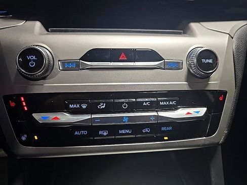 Used 2022 Ford Explorer XLT w/ Equipment Group 202A image 20