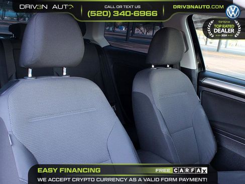 Used 2015 Volkswagen Golf Launch Edition image 17