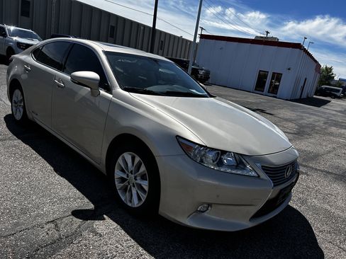 Used 2015 Lexus ES 300h w/ Navigation System Package FWD image 7