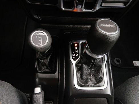 Used 2025 Jeep Gladiator Sport AWD/4WD image 10
