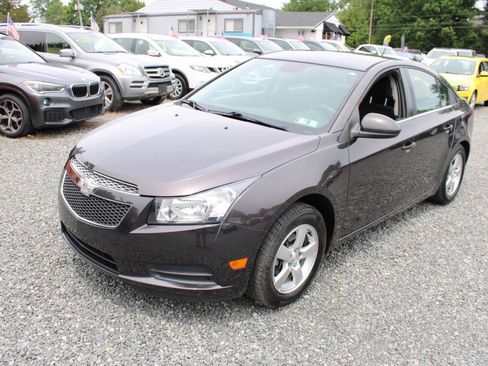 Used 2014 Chevrolet Cruze LT FWD image 2