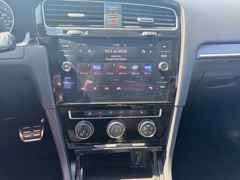 Used 2018 Volkswagen GTI SE FWD image 17