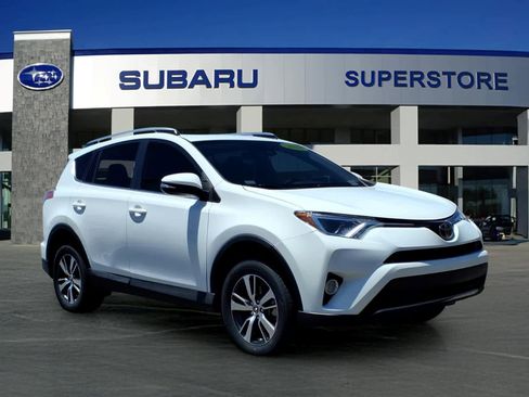 Used 2018 Toyota RAV4 XLE AWD/4WD image 1