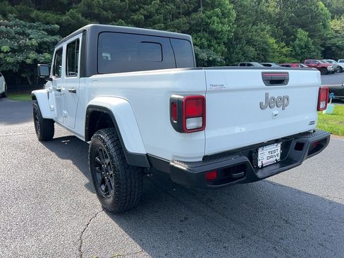 Used 2023 Jeep Gladiator Overland AWD/4WD image 7