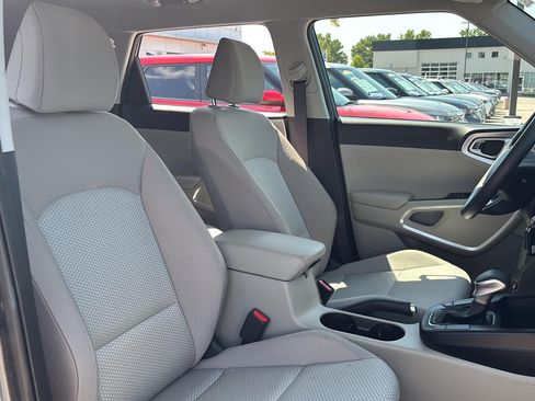 Used 2025 Kia Soul LX w/ LX Technology Package FWD image 26