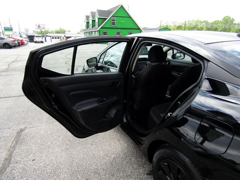 Used 2021 Nissan Versa S image 18