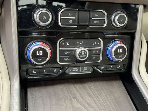 Certified 2021 GMC Yukon XL Denali w/ Denali Premium Package AWD/4WD image 25