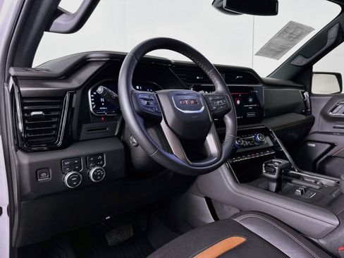 Used 2022 GMC Sierra 1500 AT4 w/ AT4 Premium Package AWD/4WD image 9