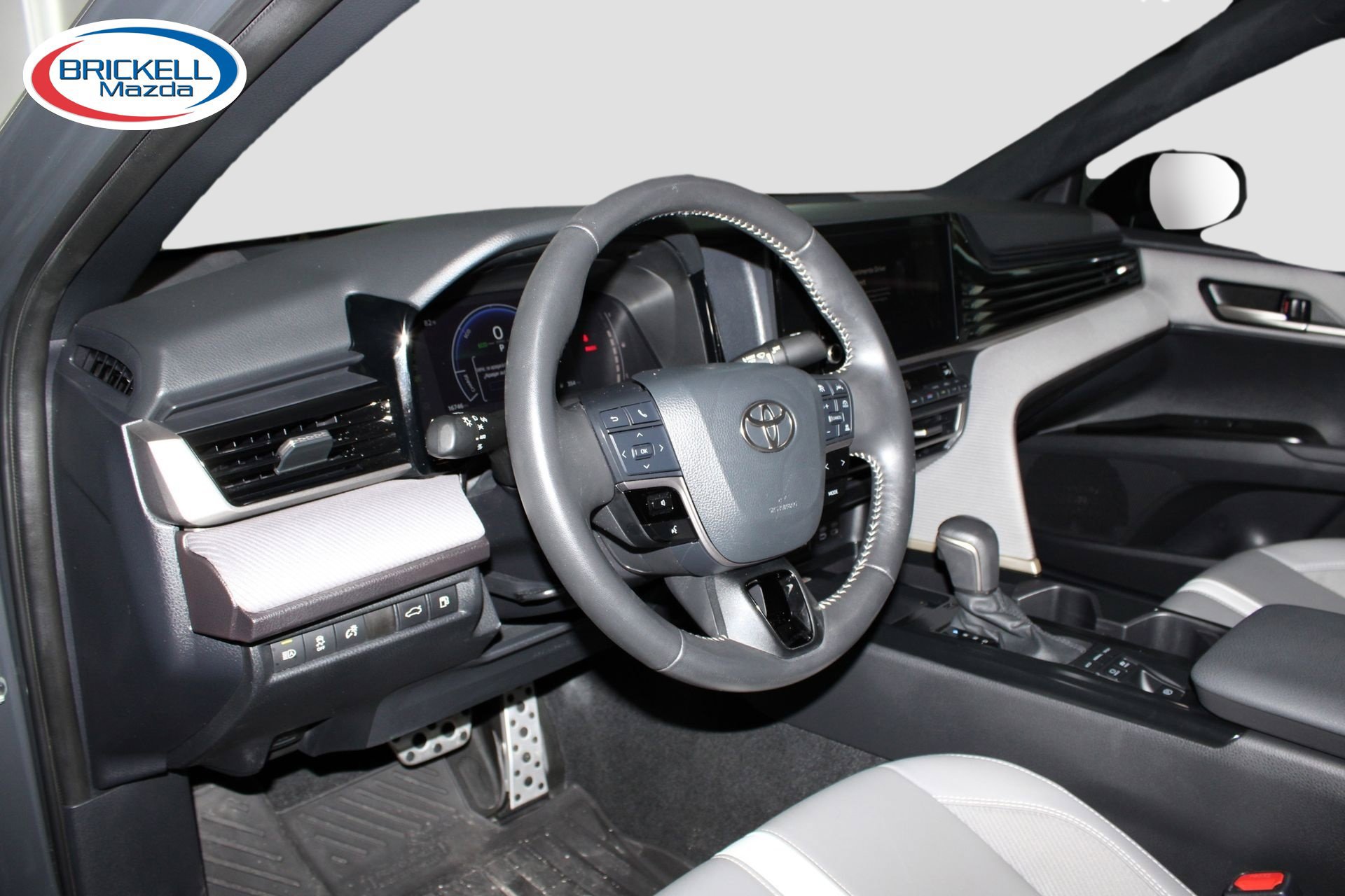 Used 2025 Toyota Camry SE FWD image 27