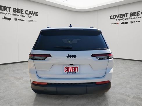 New 2025 Jeep Grand Cherokee L Altitude image 8