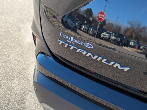 Certified 2022 Ford Edge Titanium w/ Class II Trailer Tow Package image 34