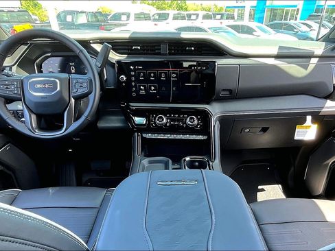 New 2025 GMC Sierra 2500 AT4X image 5