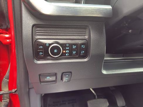 Certified 2025 Ford F350 Lariat w/ Black Appearance Package image 18