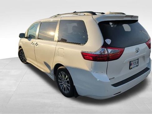 Used 2020 Toyota Sienna XLE Premium image 7