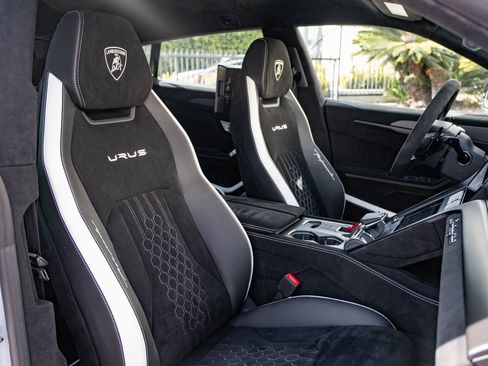 Used 2024 Lamborghini Urus Performante image 34