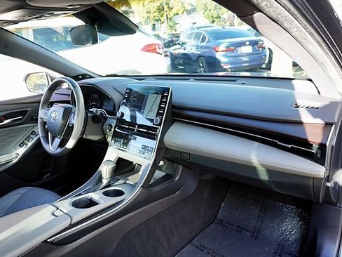 Used 2019 Toyota Avalon XLE image 10