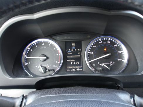 Used 2015 Toyota Highlander Limited w/ Driver Technology Package AWD/4WD image 19