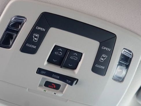 Certified 2024 Toyota Sienna LE image 37