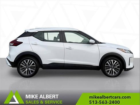 Used 2021 Nissan Kicks SV image 3