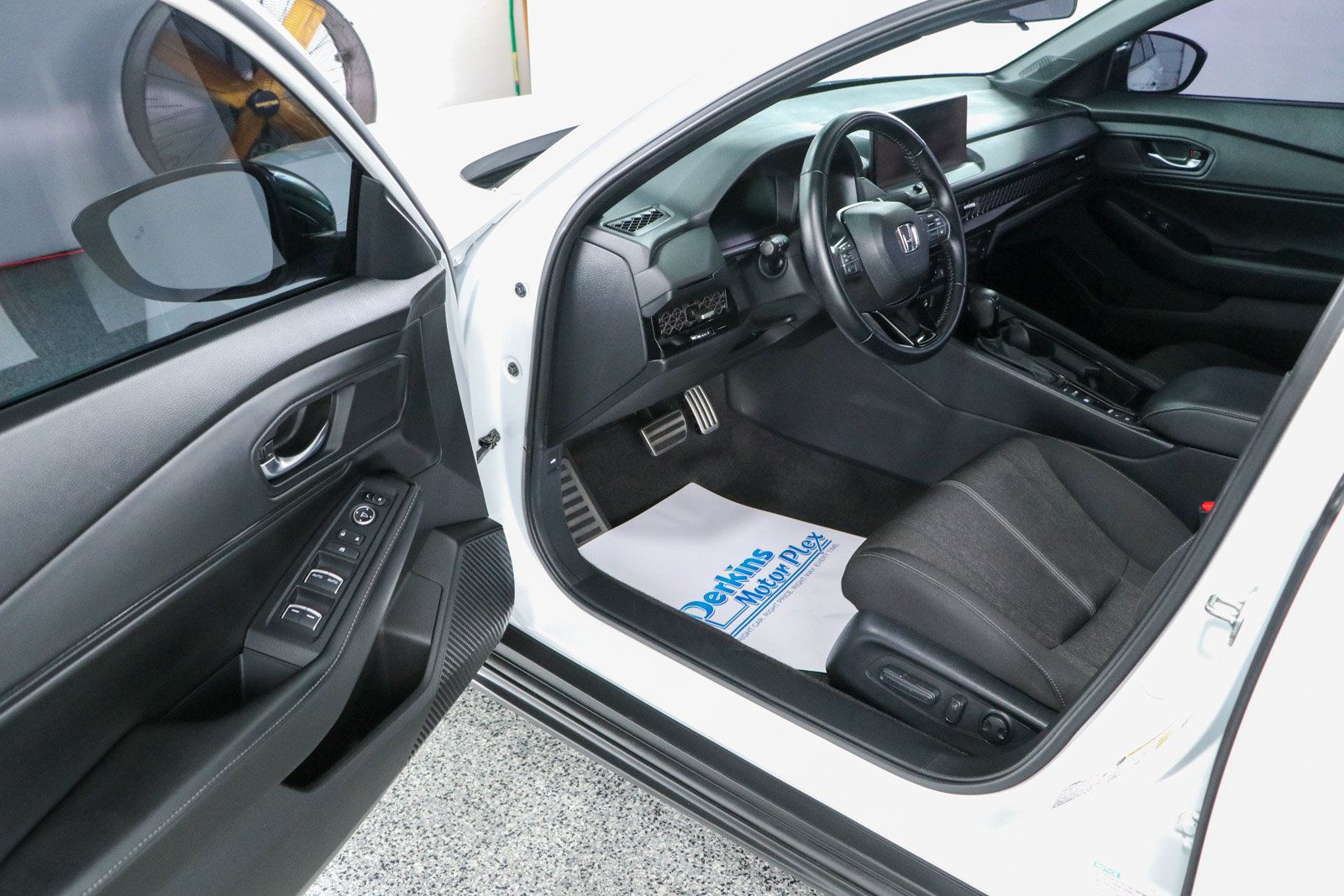 Used 2024 Honda Accord Sport image 3