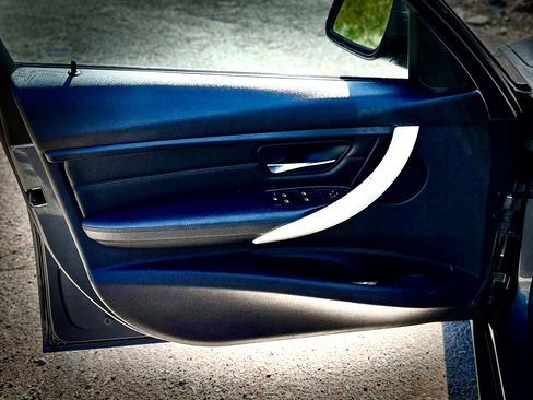 Used 2014 BMW 320i Sedan image 44