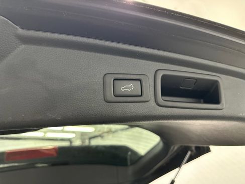 Used 2016 Subaru Forester 2.5i Limited AWD/4WD image 20