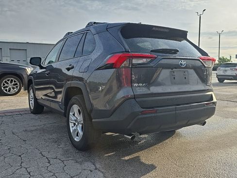 Used 2021 Toyota RAV4 LE AWD/4WD image 4